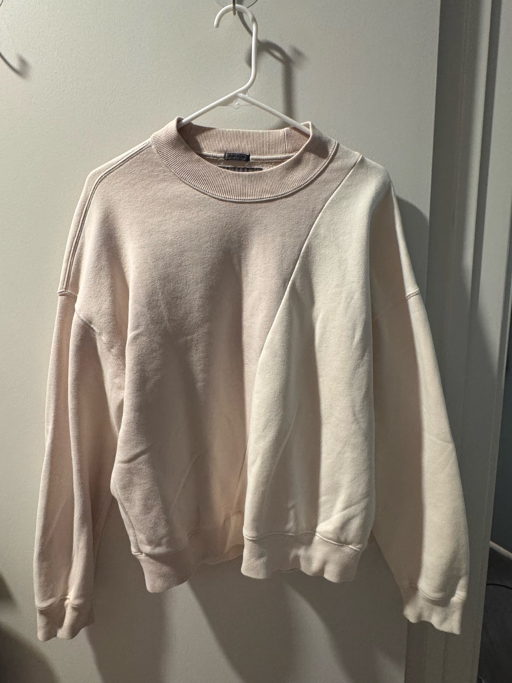 Abercrombie Men's Two-Tone Cream Pullover Sweatshirt